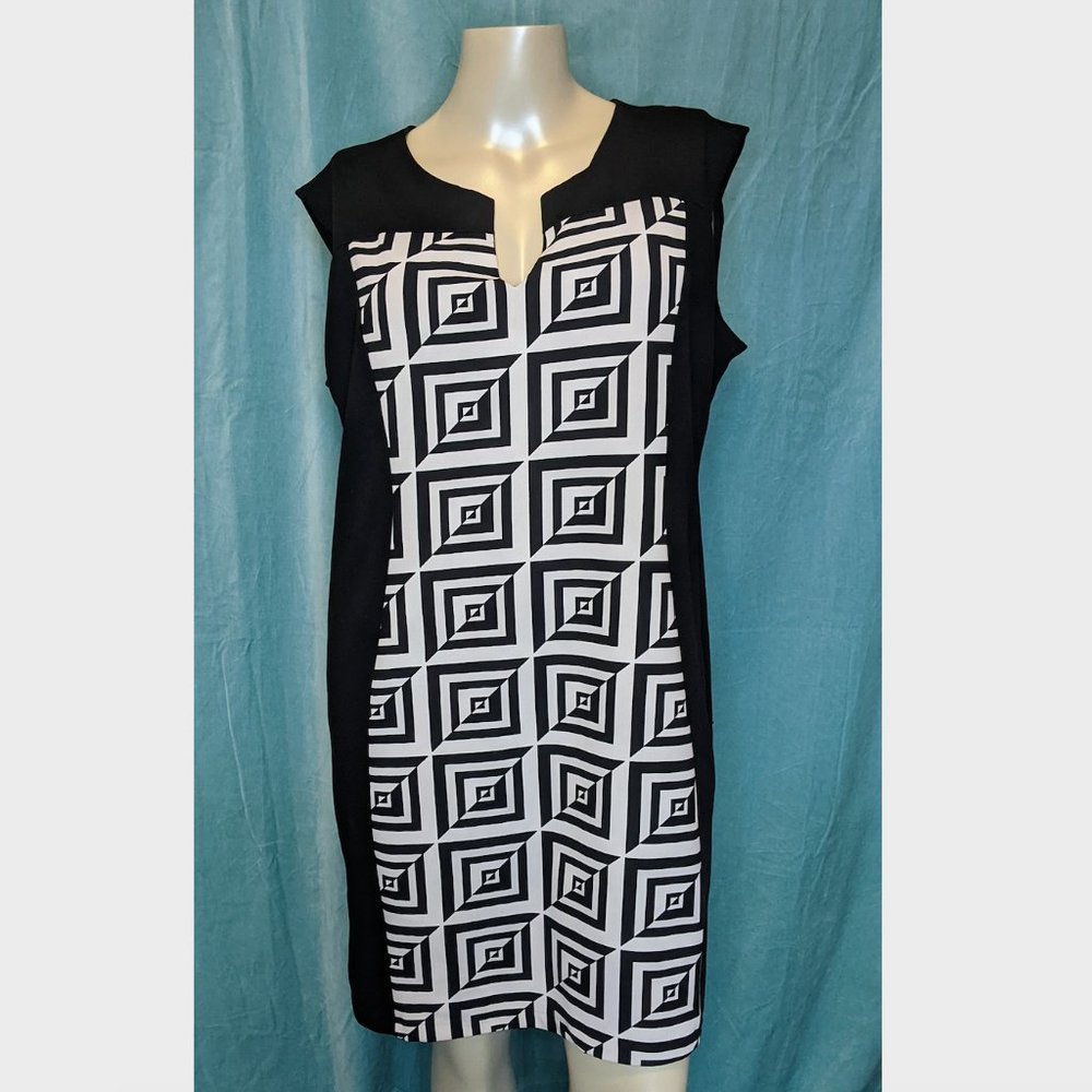 🍉ILE New York Geometric Black/White Sheath Dress